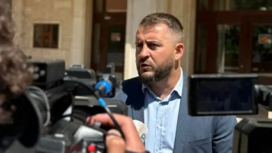 Photo of Lushtaku i reagon Pecit: Dejona apo Donika? Kush e pengon drejtësinë të veprojë ndaj aferave tua