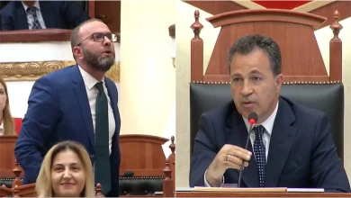 Photo of “Nëse nuk sjell Edi Ramën këtu, jep dorëheqjen”/ Përplasje mes Bardhit dhe Peleshit, kryeparlamentari: E njoh Kushtetutën, përdor atë librin që më qëlluat ju seancën e parë
