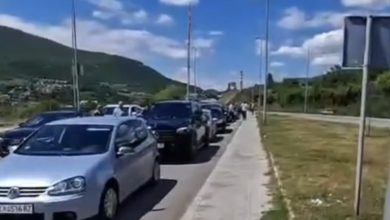 Photo of Protesta në Shkup: Maqedonia e mbyll kufirin me Kosovën, thotë se ka rënë sistemi