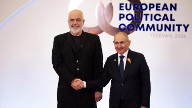 Photo of Samiti i 8-të i Komunitetit Politik Europian, Kryeministri Rama mbërrin në Armeni, pritet nga homologu Nikol Pashinyan