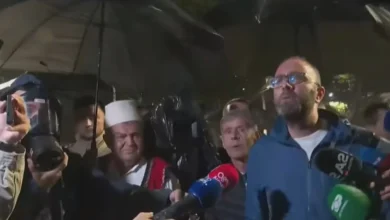 Photo of Tensionet në tubimin e PD-së, Bardhi përplaset me efektivët e policisë: Pse e provokoni protestën, është paqësore