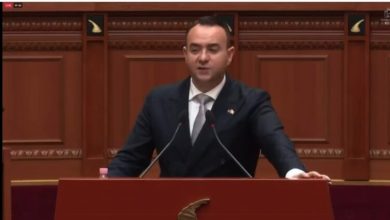 Photo of Deputeti shqiptar thirrje për me 18 Maj: Ti mbështesëm studentët shqiptar në Maqedoni të Veriut (VIDEO)