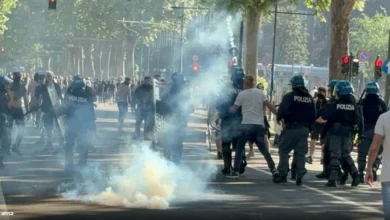 Photo of Derbi Torino-Juventus, përplasje mes tifozëve ultras, policia ndërhyri me gaz lotsjellës
