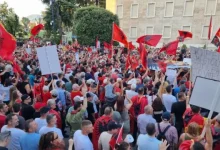 Photo of Veteranët e UÇK-së iu bëjnë thirrje protestuesve në Tiranë: Mos i keqpërdorni simbolet e UÇK-së për qëllime politike