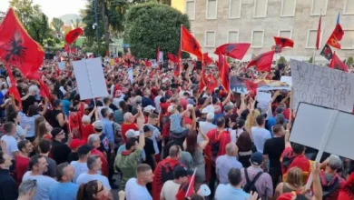 Photo of Veteranët e UÇK-së iu bëjnë thirrje protestuesve në Tiranë: Mos i keqpërdorni simbolet e UÇK-së për qëllime politike