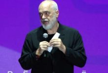 Photo of Edi Rama feston ditëlindjen, a gjeni sa vite mbushi?
