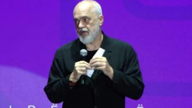 Photo of Edi Rama feston ditëlindjen, a gjeni sa vite mbushi?