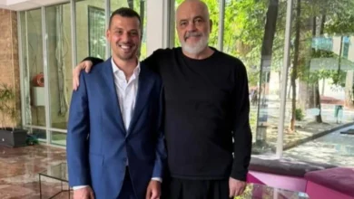 Photo of “Kur shumë të tjerë zgjodhën heshtjen…”, djali i Hashim Thaçit ndan foton me kryeministrin Rama: Qëndroi në anën e së vërtetës për UÇK-në në Hagë