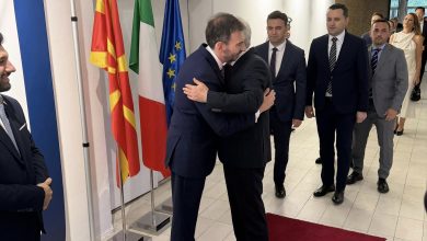 Photo of Ahmeti i ftuar nga ambasadori italian dhe i suedez me rastin e ditëve nacionale të dy vendeve mike