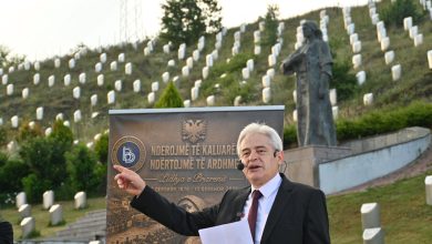 Photo of Ahmeti shënon “Lidhjen e Prizrenit” në bashkëbisedim me rininë në Kompleksin Memorial “Nëna Shqiptare” në Zajaz
