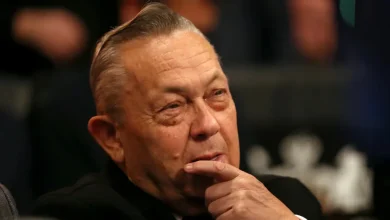 Photo of Plas në Angli, pronari i klubit të njohur britanik akuzohet për marrëdhënie seksuale me adoleshente në këmbim të parave