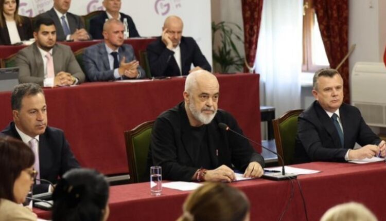 Mbyllet mbledhja e grupit parlamentar të PS së  zbardhen diskutimet