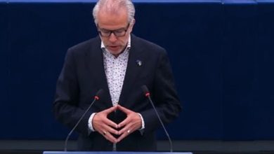 Photo of Eurodeputeti Reuten: Deklaratat e Vuçiq për dorëheqje, manovër për të ruajtur pushtetin