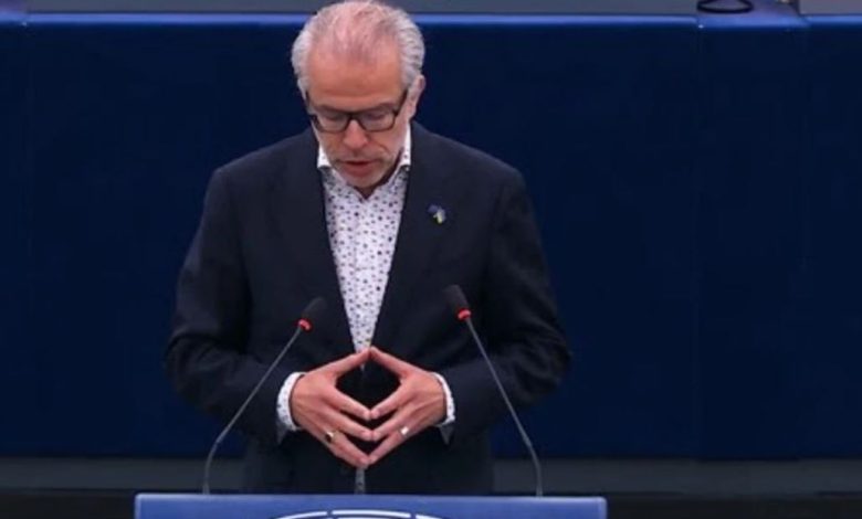 Eurodeputeti Reuten  Deklaratat e Vuçiq për dorëheqje  manovër për të ruajtur pushtetin