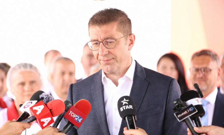 Mickoski  Qendra Klinike në Shkup duhet të ndërtohet në pllajën përpara pishinës  Boris Trajkovski 