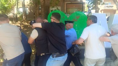 Photo of U shoqëruan në Polici për vandalizëm, lirohen kryetari dhe kryesuesi i Mitrovicës së Veriut (VIDEO)
