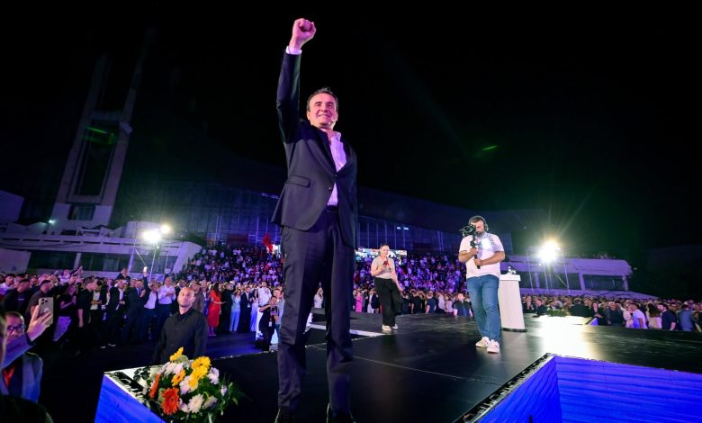 Vetëvendosje fton qytetarët  Shihemi ora 23 në shesh bashkë me Albin Kurtin