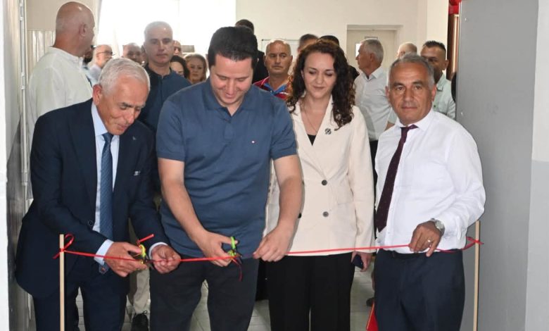 Valbon Limani promovon 12 kabineteve të reja profesionale në SHMTK  Gostivari 