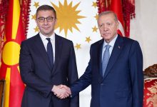 Photo of Presidenti turk Erdogan pret kryeministrin e Maqedonisë së Veriut Mickoski në Stamboll