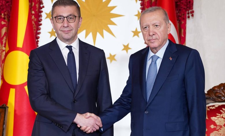 Presidenti turk Erdogan pret kryeministrin e Maqedonisë së Veriut Mickoski në Stamboll