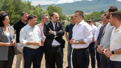 Photo of Hoxha i bashkohet aksionit për pastrimin e bregut të lumit Vardar në Saraj