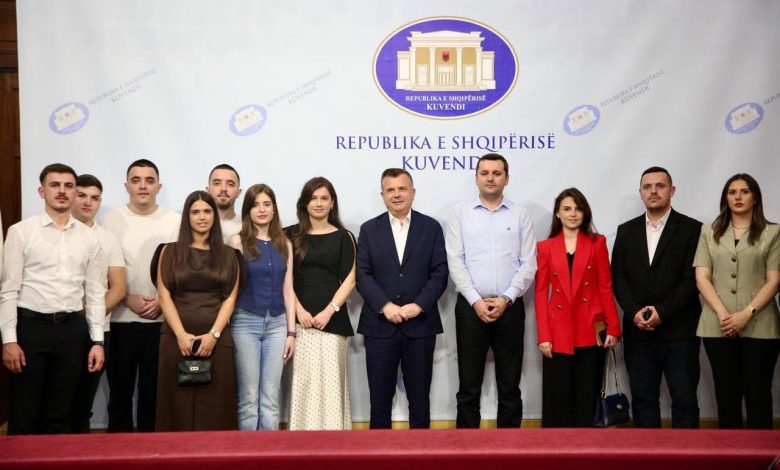Faton Ahmeti shoqëroi në Tiranë të rinjtë e akademisë politike të BDI së