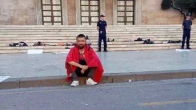 Photo of “Unë nuk jam armiku yt”/ Rama publikon foton e një protestuesi pranë Kryeministrisë: Shqipëria nuk bëhet me ata që zemërohen verbërisht