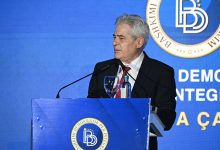 Photo of Ali Ahmeti me letër ngushëlluese për vdekjen e kryetarit të Bërvenicës, Jovica Ilievski