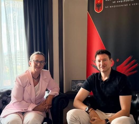 Ambasadori Meidani takon profesoreshën Arta Toçi 