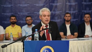 Photo of Ahmeti porosi Albin Kurtit dhe VLEN-it: Me çështjet që janë larë me GJAK nuk bëhet MAJTAP (VIDEO)