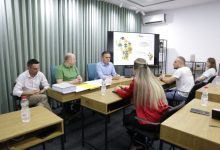 Photo of Kasami viziton Qendrën Fluent, në fokus forcimi i kapaciteteve të psikologëve shkollorë përcjell
