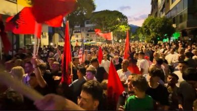 Photo of Marshi protestues në Tetovë përfundon para Komunës së Tetovës, vendosen pankartat me mesazhe simbolike