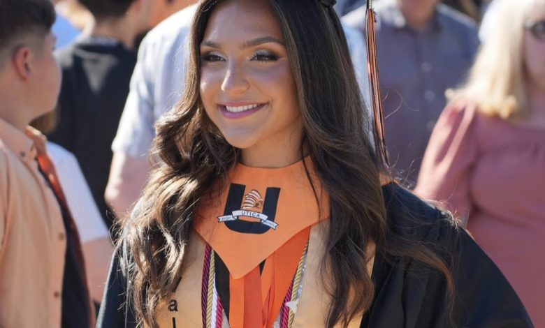 Krenari shqiptare në Amerikë  Ayla Dedivanaj përfaqëson gjeneratën e saj në ceremoninë e diplomimit