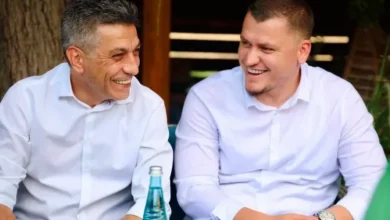 Photo of Daut Beqiri reagon me foto me Izet Mexhitin pas raportimeve për mungesën në 2-vjetorin e VLEN-it