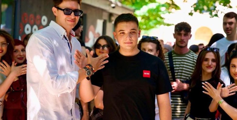 217 studentë të Universitetit  Nënë Tereza  vizitojnë Tiranën  mesazh i veçantë nga Meidani