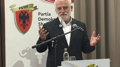 Photo of Thaçi: Qeveria po ndjek politika të vjetruara, zgjedhje së shpejti