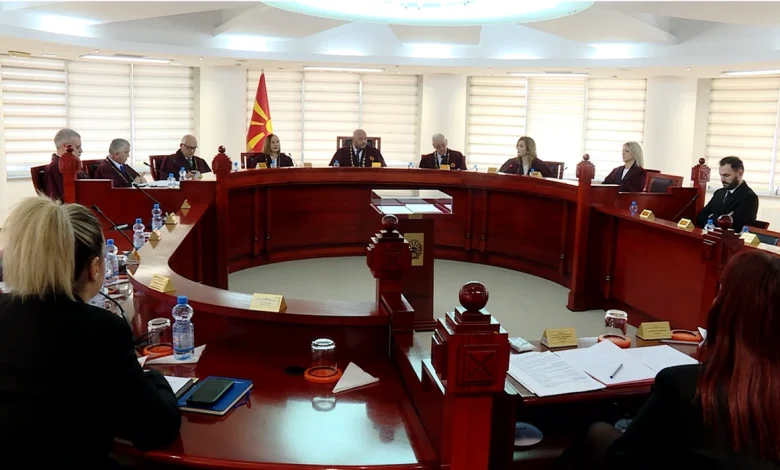 Gjykatësit kushtetues  qerasin  veten me rritje rroge  pagat nga 199 mijë deri 242 mijë denarë bruto