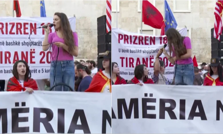 Video   I bëj thirrje administratës    momente tensioni në tubim  protestueses i hiqet mikrofoni nga duart gjatë fjalimit