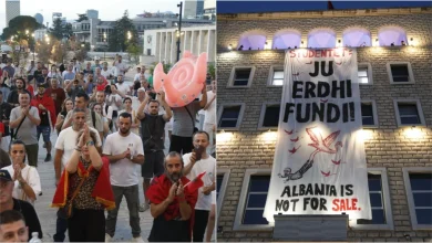 Photo of Një muaj nga nisja e tubimit, tensione për banderolën e studentëve. Protestuesit futen brenda ‘Politeknikut’ dhe prishin pajisjet e auditorëve, përplasje edhe me rojet