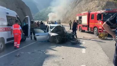 Photo of Aksident ‘zinxhir’ në Vlorë-Orikum, makinat shpërthejnë në flakë! Vdes një nga shoferët