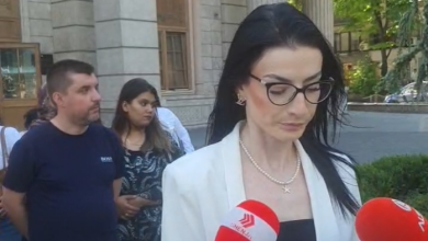 Photo of Punonjësit e Klinikës së Fëmijëve protestojnë para Ministrisë së Financave: Gjashtë muaj pa paga, duam zgjidhje