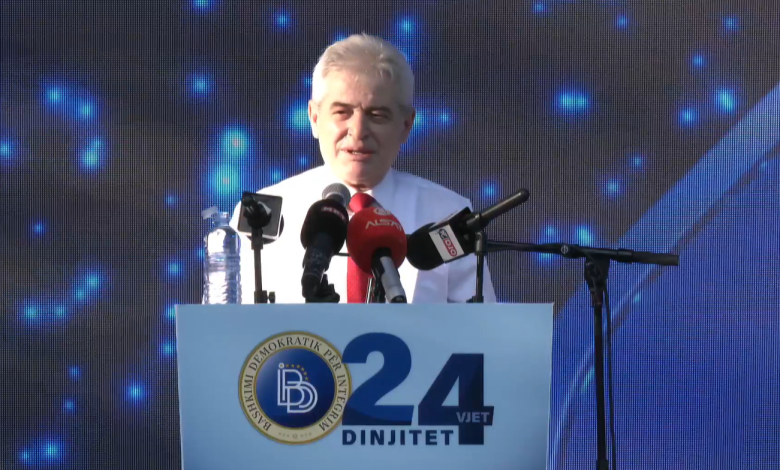 Ali Ahmeti  Udhëheqësit politik maqedonas të marrin mësim nga ish udhëheqësit Jugosllav të cilët shkatëruan shtetin e tyre 
