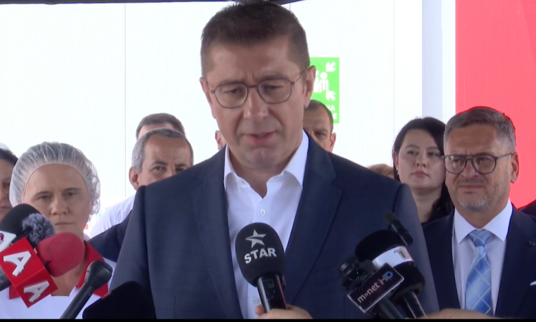 Rryma elektrike pesë deri 10 për qind më lirë  paralajmëroi Mickoski