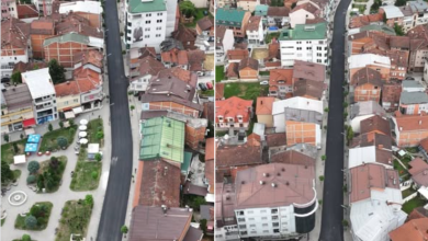 Photo of Gostivarit po ndërtohet, Valbon Limani ndanë pamje nga përfundimi i asfaltimit të një pjese të rrugës “Ivo Lola Ribar”