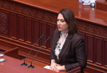 Photo of Rina Ajdari pyet Bekim Sali: A ke njohuri që Parlamenti Evropian ka miratuar amandamentin me të cilin u bën thirrje autoriteteve të Maqedonisë së Veriut që të zgjidhet çështja e përdorimit të gjuhës shqipe dhe zbatimit praktik të MO-së