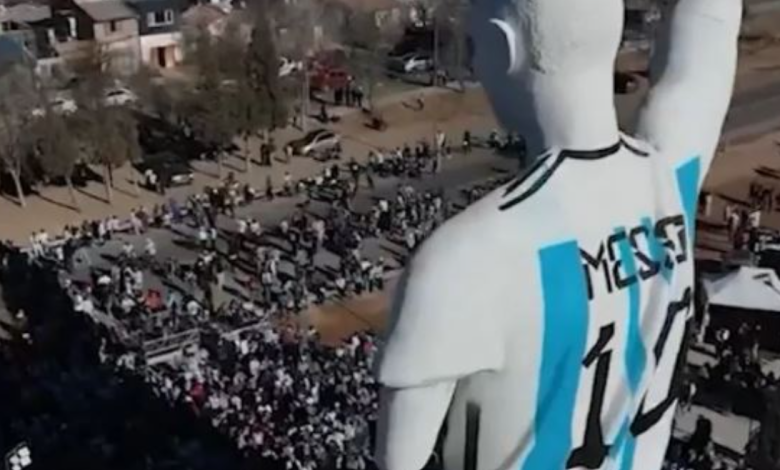 VIDEO  Tifozët nderojnë legjendën argjentinase  inagurohet statuja më e madhe në botë kushtuar Lionel Mesit