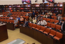 Photo of Tensione për ligjin për përfaqësim të drejtë, pushteti dhe opozita përplasen për amendamentet