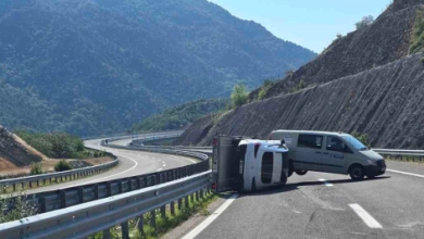 Photo of Përmbyset një kamion me rimorkio në autostradën drejt Gjevgjelisë