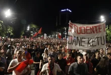 Photo of Videoja në TikTok ndez konfliktin/ Debati për mikrofonin në protestën për Zvërnecin përfundon në polici, kallëzim për kanosje