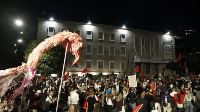 Photo of Qeveri teknike me mandat 12 mujor, ndryshim i Kushtetutës dhe Kodit Zgjedhor, protestuesit rendisin 5 kërkesa: Kryeministri jo më shumë se 2 mandate